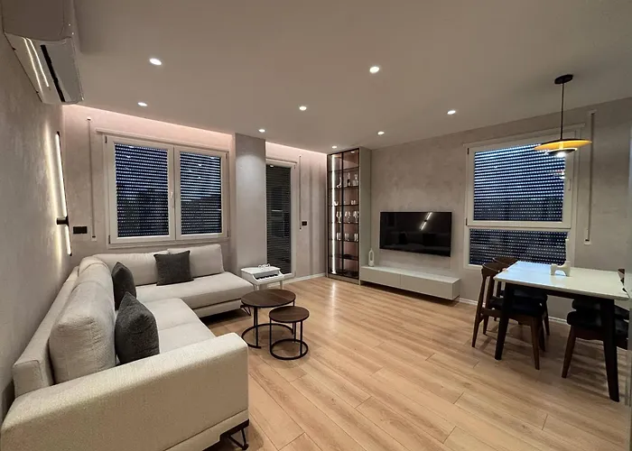 New Chic Apartment, Central