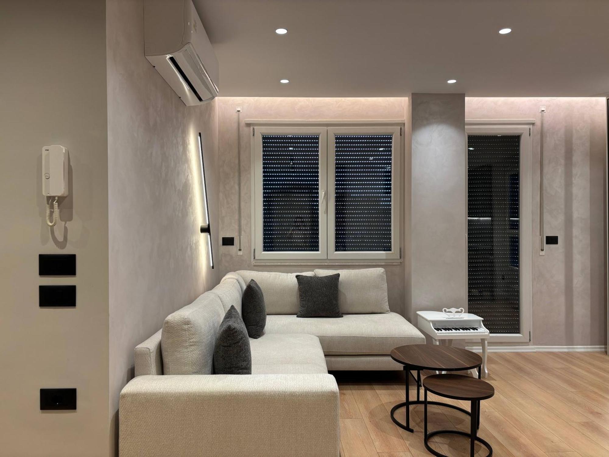 New Chic Apartment, *