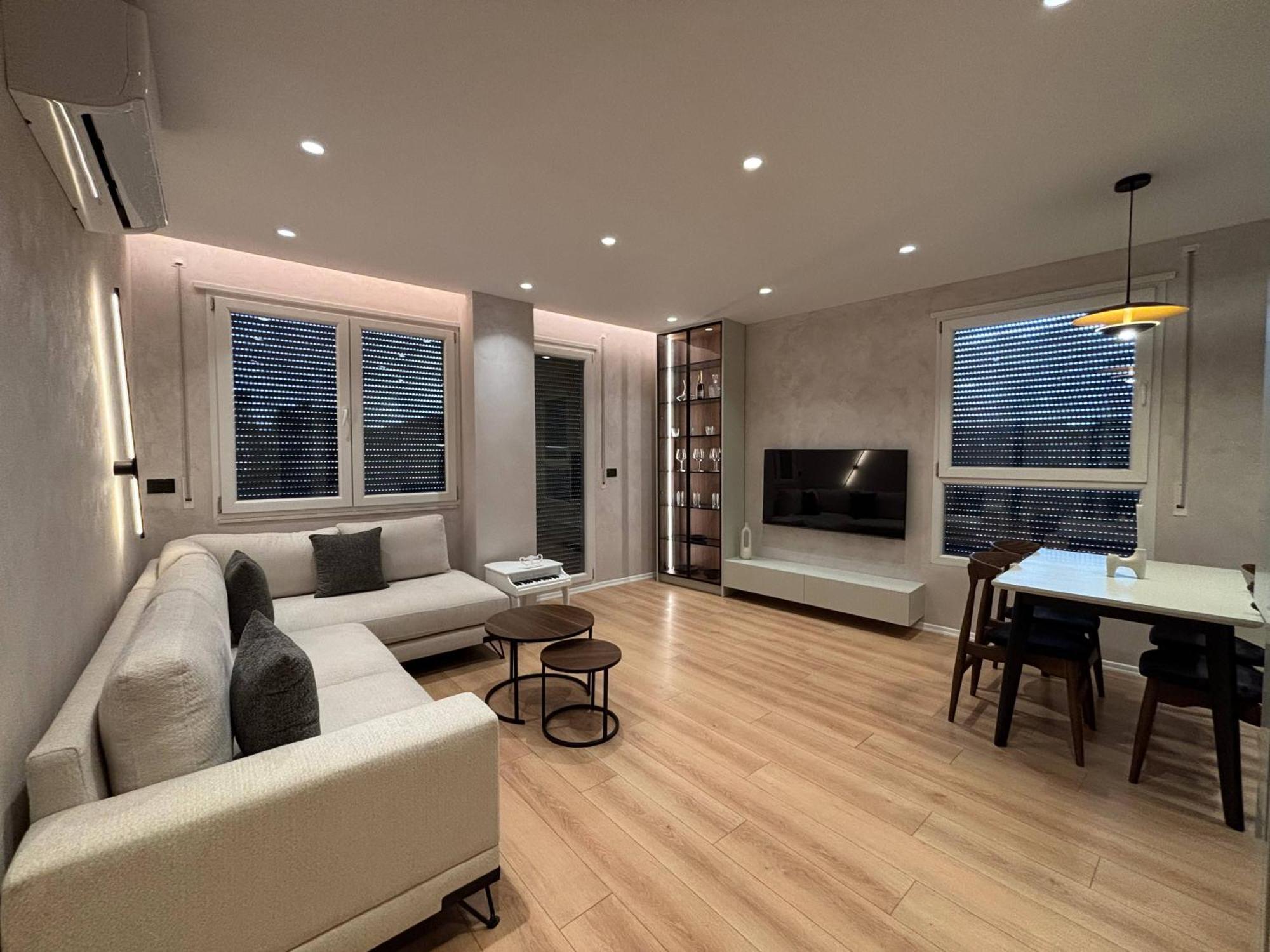 New Chic Apartment, Apartment